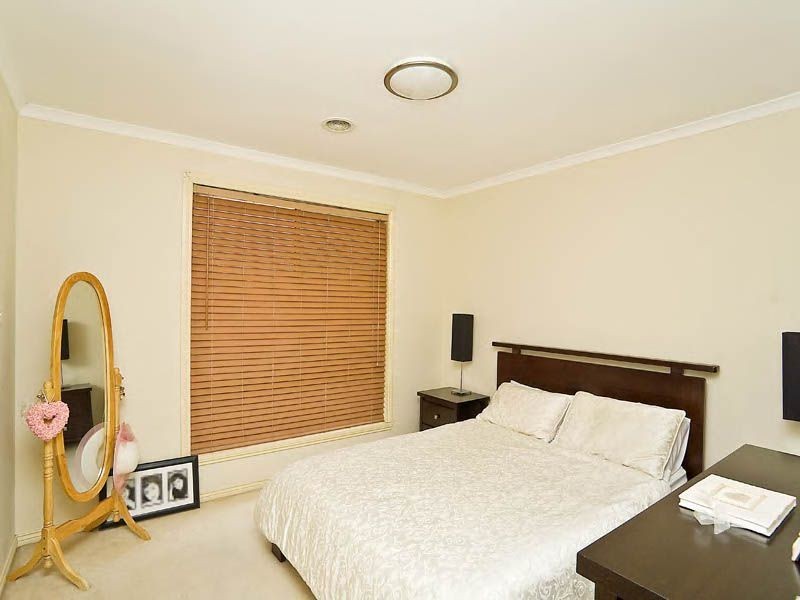 4/30 Nariel Road, Kings Park VIC 3021