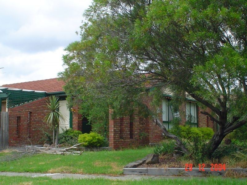 10 Angourie Crescent, Taylors Lakes VIC 3038