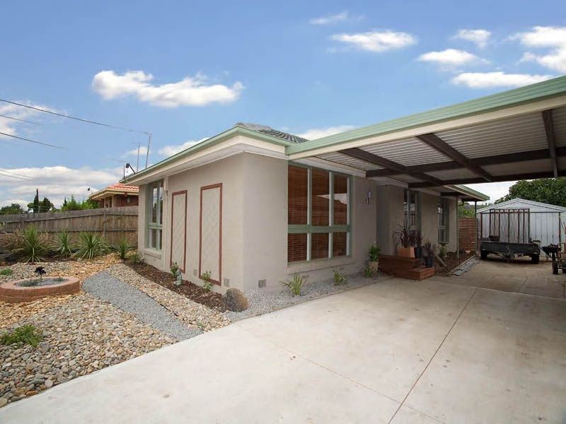 4 Aycliff Drive, Deer Park VIC 3023