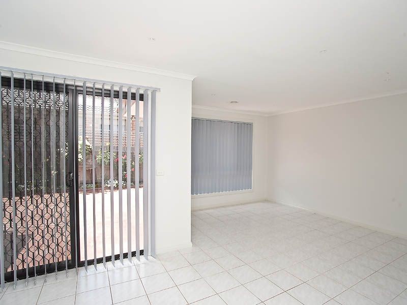 26 Mankina Circuit, Delahey VIC 3037