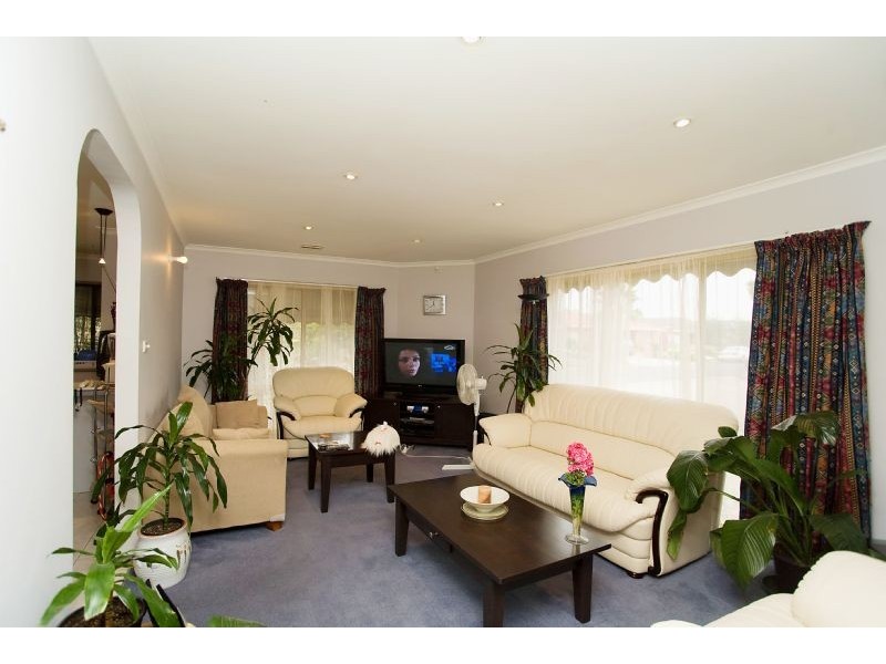 1 Dulcify Court, Keilor Downs VIC 3038