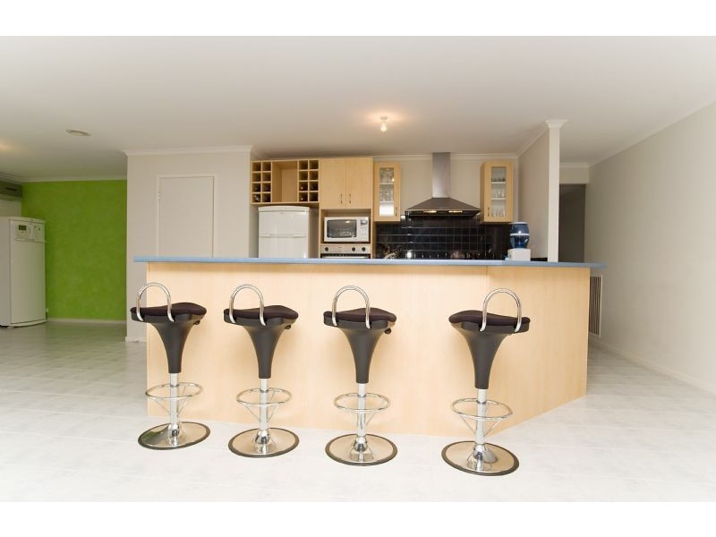 6 Georges Court, Taylors Hill VIC 3037