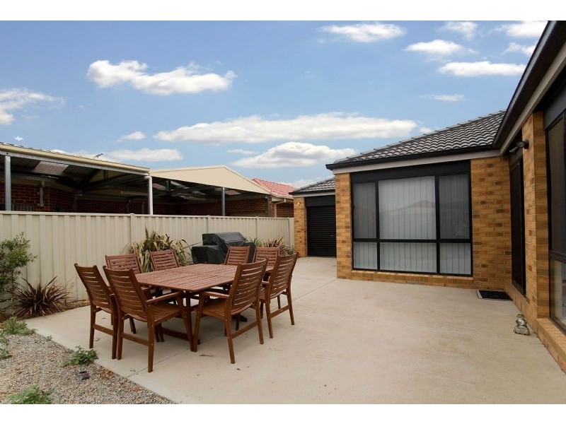 6 Georges Court, Taylors Hill VIC 3037