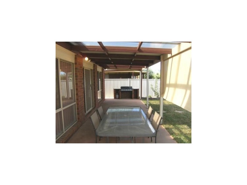 11 Otway Green, Caroline Springs VIC 3023