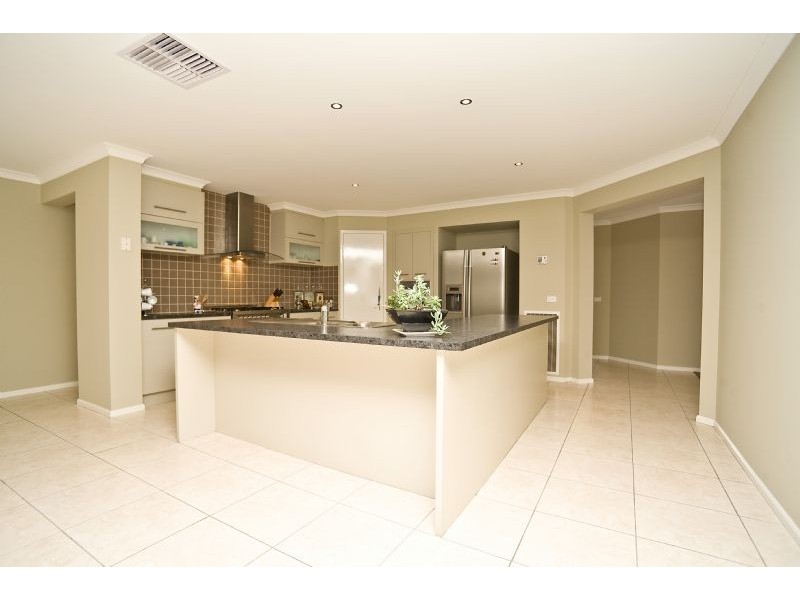 21 Montpellier Drive, Hillside VIC 3037