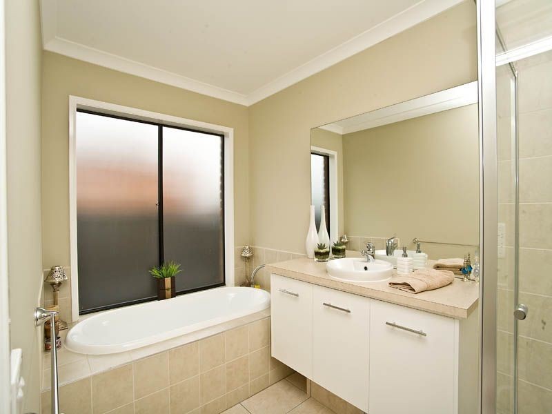 21 Montpellier Drive, Hillside VIC 3037