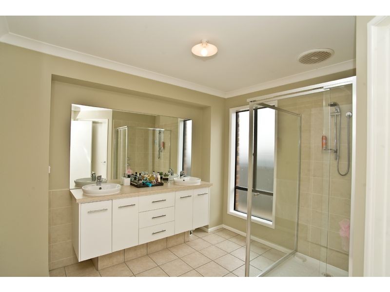 21 Montpellier Drive, Hillside VIC 3037