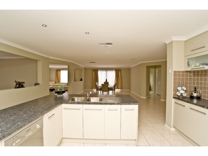 21 Montpellier Drive, Hillside VIC 3037