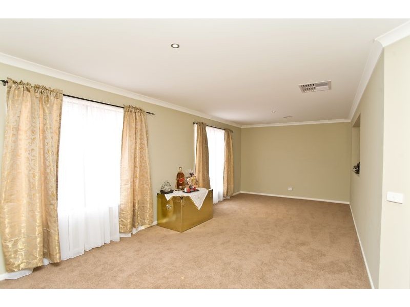 21 Montpellier Drive, Hillside VIC 3037