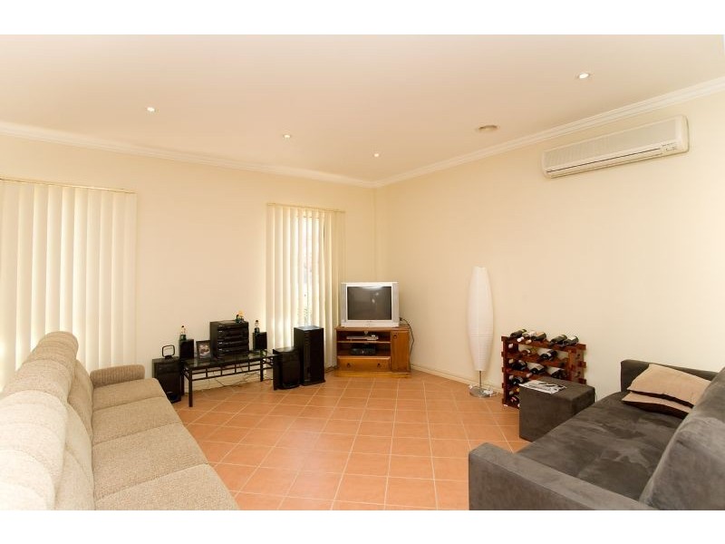 1/43 Wentworth Drive, Taylors Lakes VIC 3038