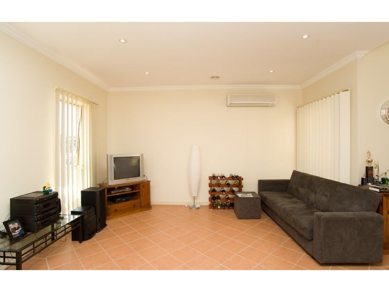 1/43 Wentworth Drive, Taylors Lakes VIC 3038