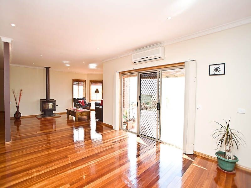 4 Bramshaw Crescent, Hillside VIC 3037