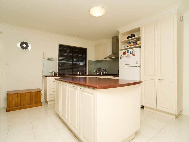 40 Klippel Way, Caroline Springs VIC 3023