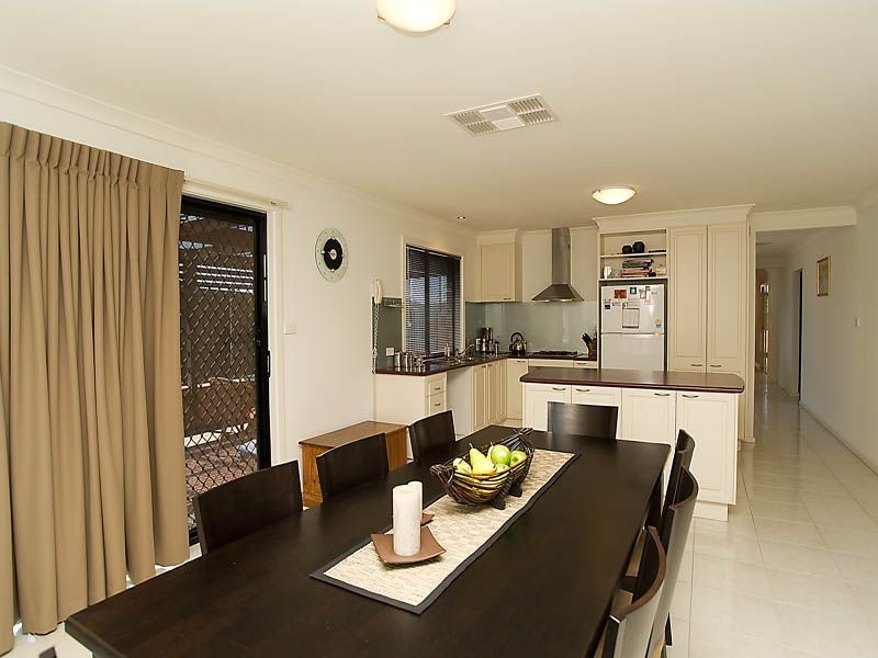 40 Klippel Way, Caroline Springs VIC 3023