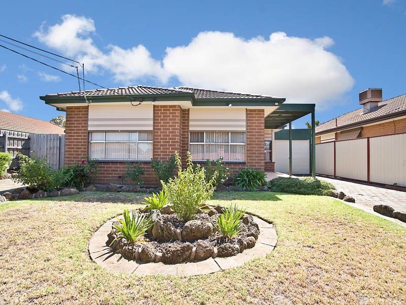 32 Tarana Crescent, Kings Park VIC 3021