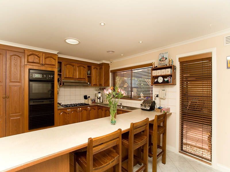 2 Rason Court, Keilor Downs VIC 3038