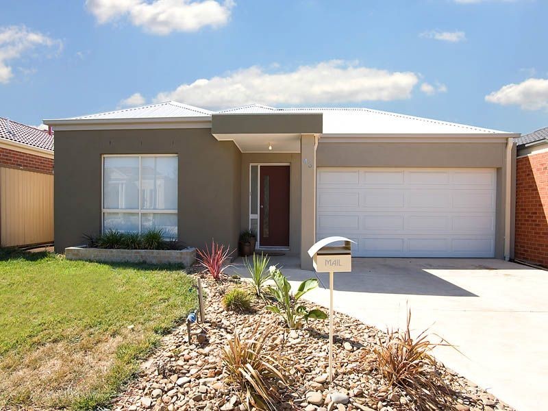 43 Menzies Drive, Burnside VIC 3023