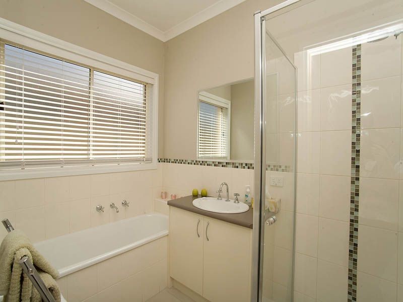 43 Menzies Drive, Burnside VIC 3023