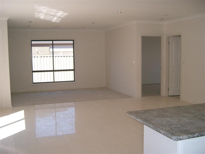 14 Mount Way, Caroline Springs VIC 3023