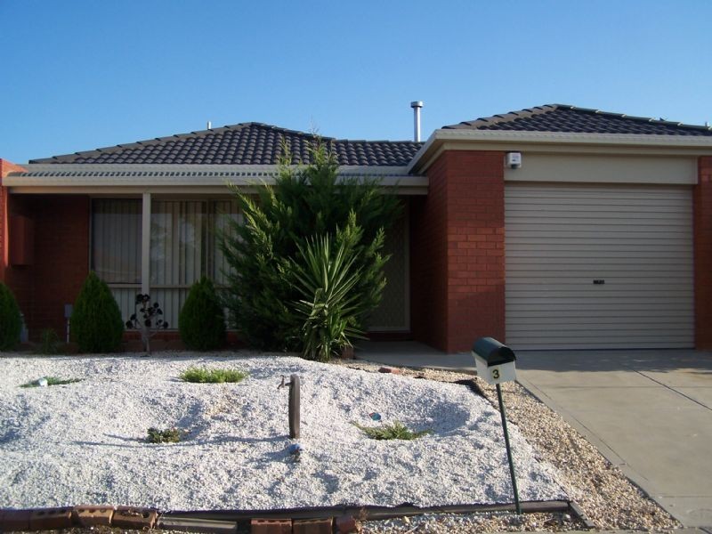 32 Fyldler Avenue , Burnside VIC 3023