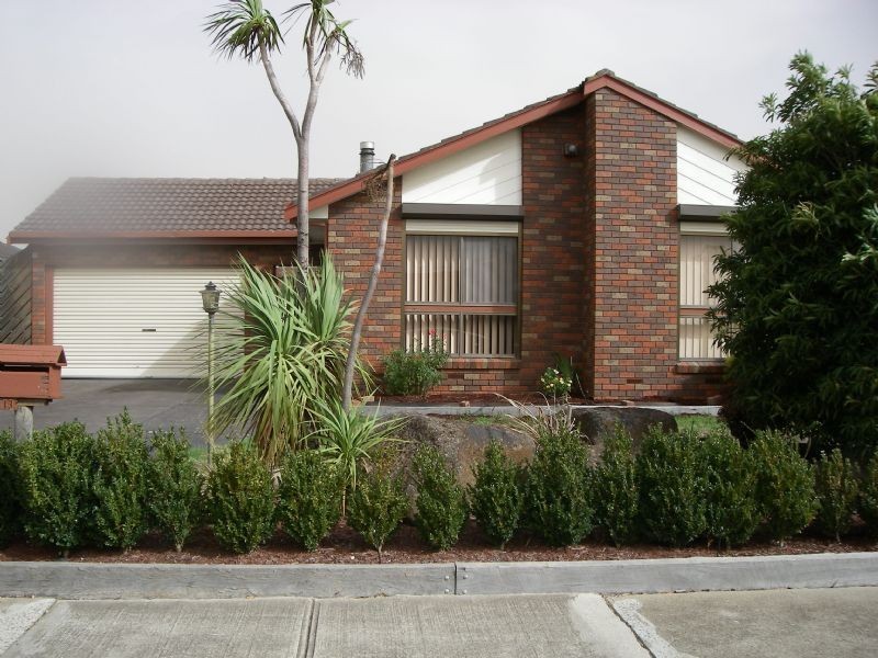 13 Grimes Avenue, Taylors Lakes VIC 3038