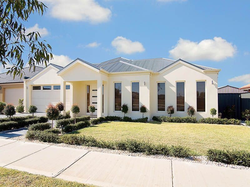 51 Melfin Drive, Hillside VIC 3037