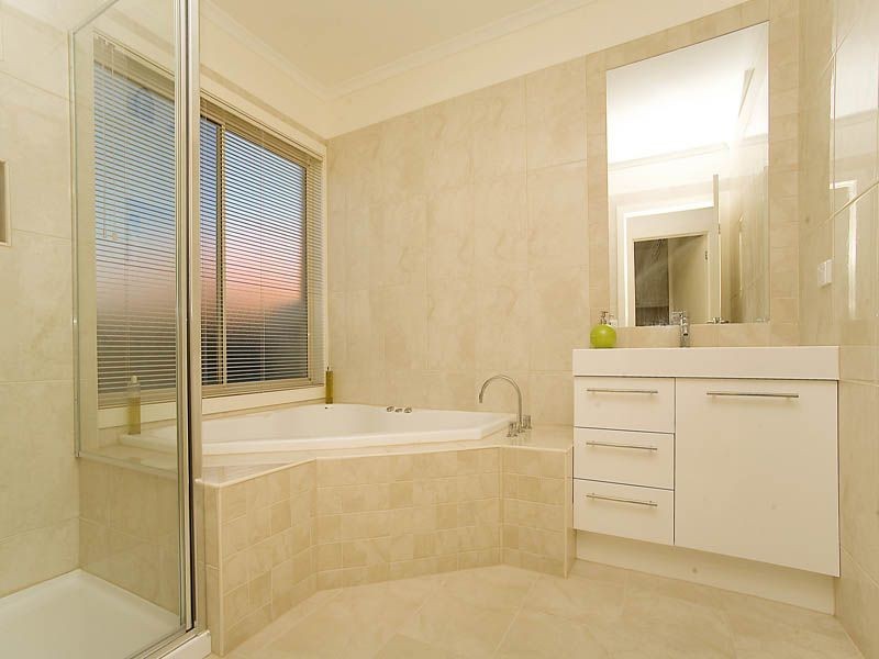 51 Melfin Drive, Hillside VIC 3037