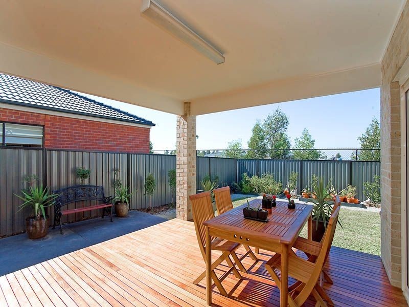 51 Melfin Drive, Hillside VIC 3037