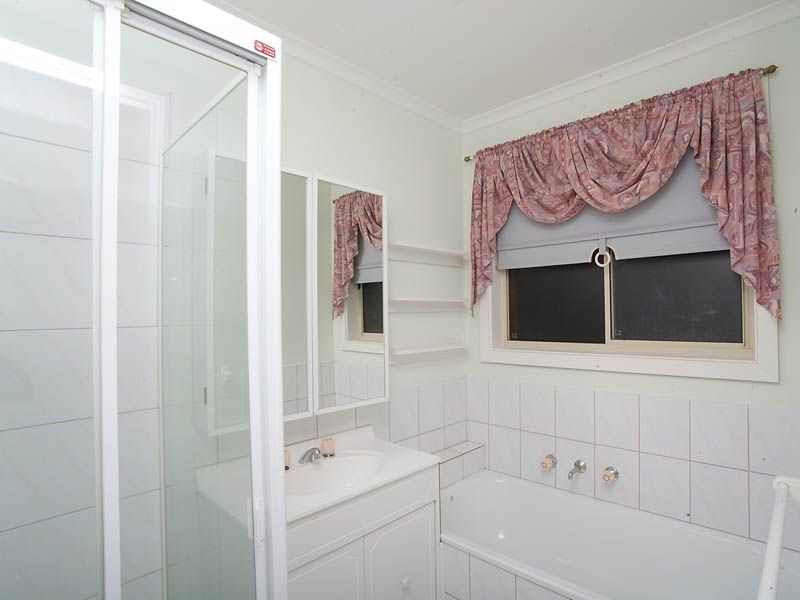 1/27 Delbridge Drive, Sydenham VIC 3037