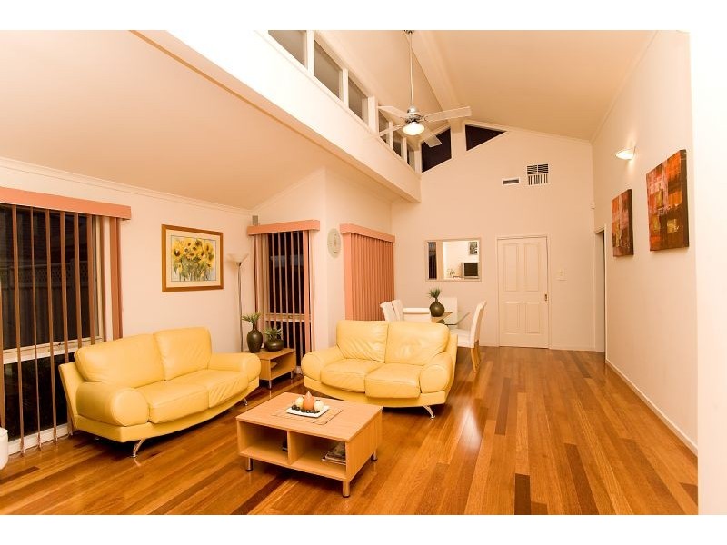 5 Midland Way, Taylors Lakes VIC 3038