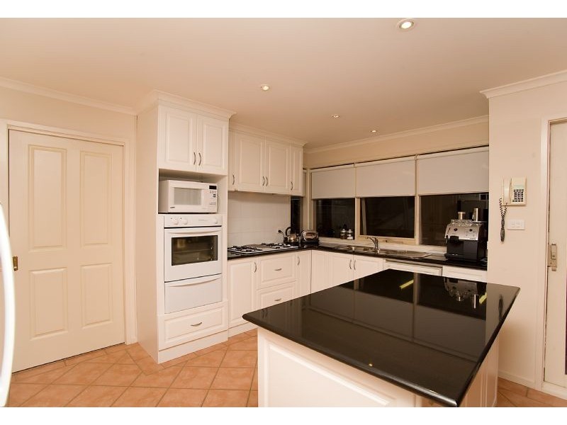 5 Midland Way, Taylors Lakes VIC 3038