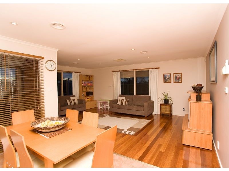 5 Midland Way, Taylors Lakes VIC 3038