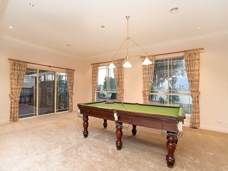14 The Regency, Hillside VIC 3037
