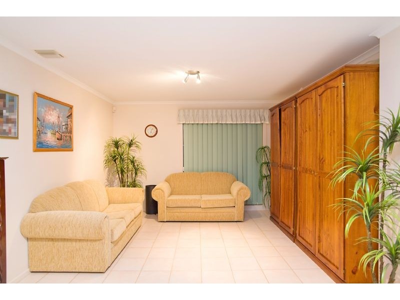 35  Tussock Crescent, Sydenham VIC 3037