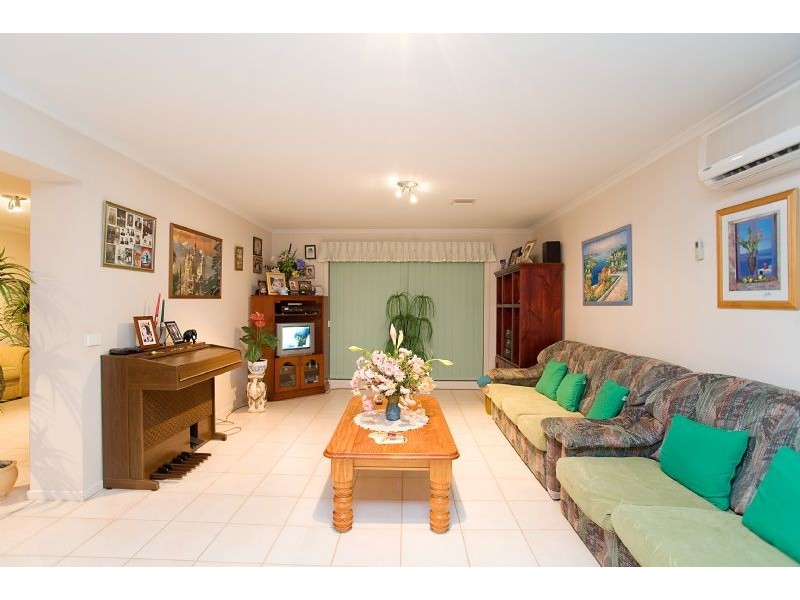 35  Tussock Crescent, Sydenham VIC 3037