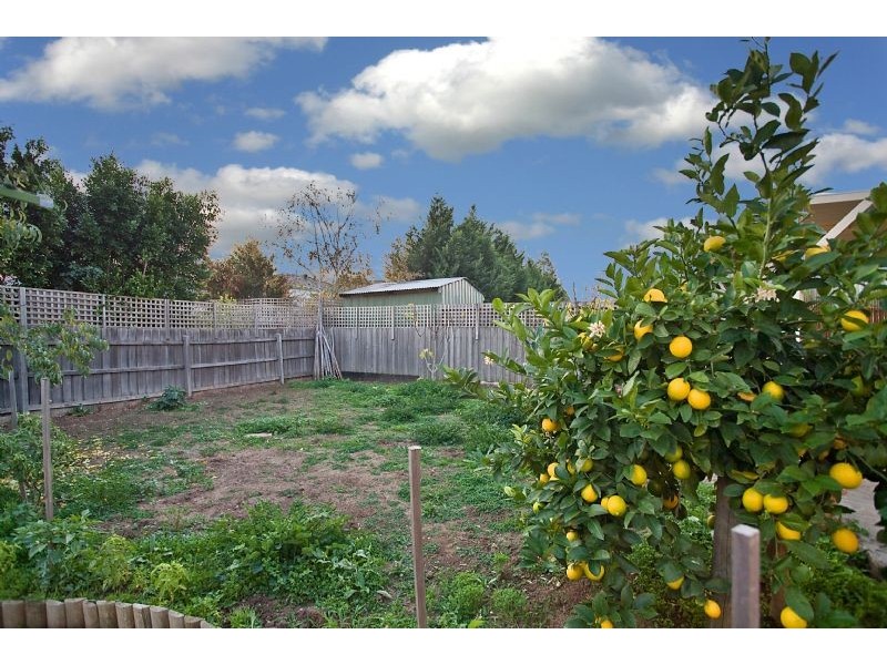 35  Tussock Crescent, Sydenham VIC 3037