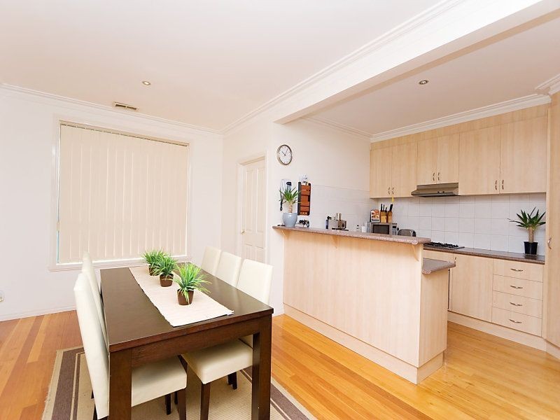 6 Robina Road, Sydenham VIC 3037