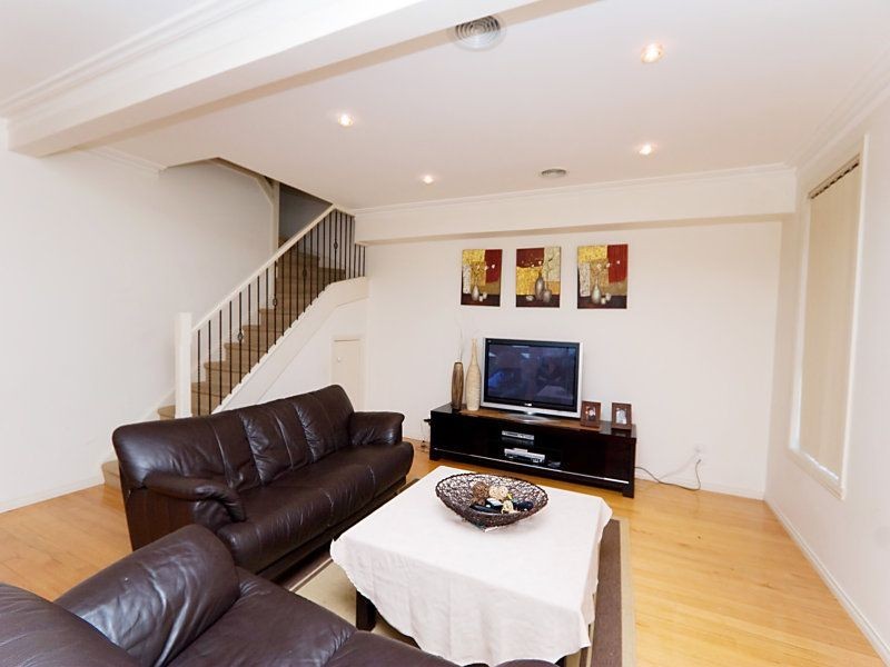 6 Robina Road, Sydenham VIC 3037