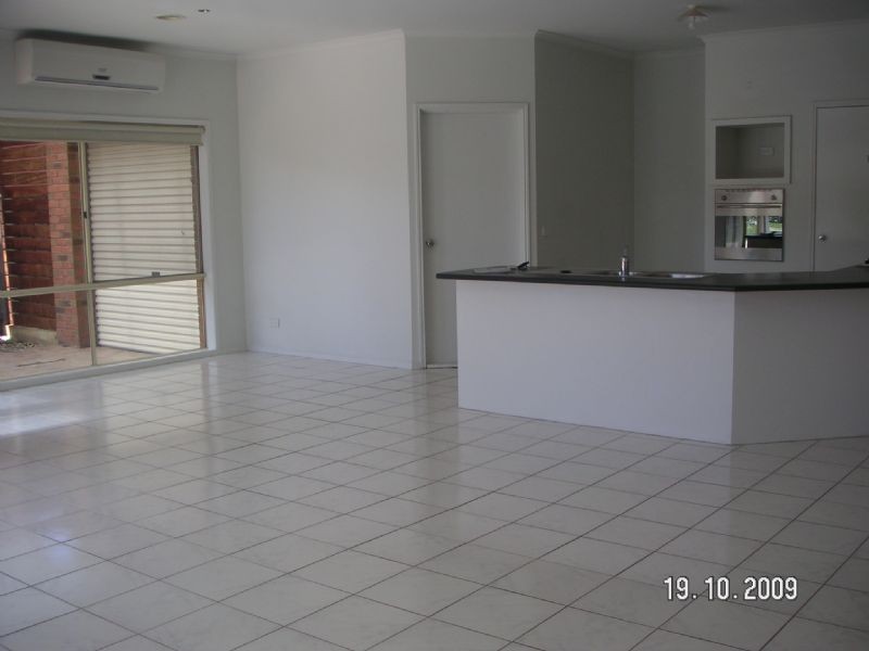 20 Cuthbert Drive, Hillside VIC 3037