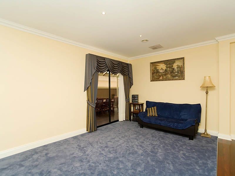 3 Brunswick Place, Taylors Hill VIC 3037