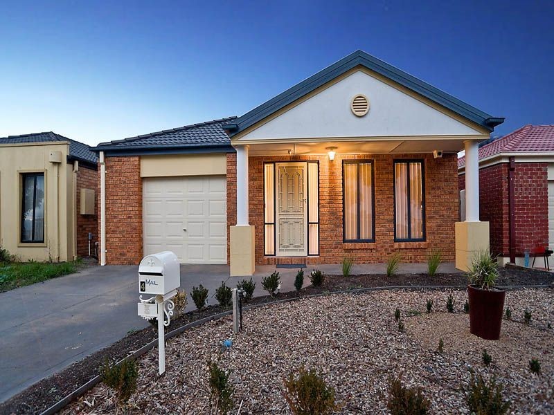 4 Clyde Close, Taylors Hill VIC 3037