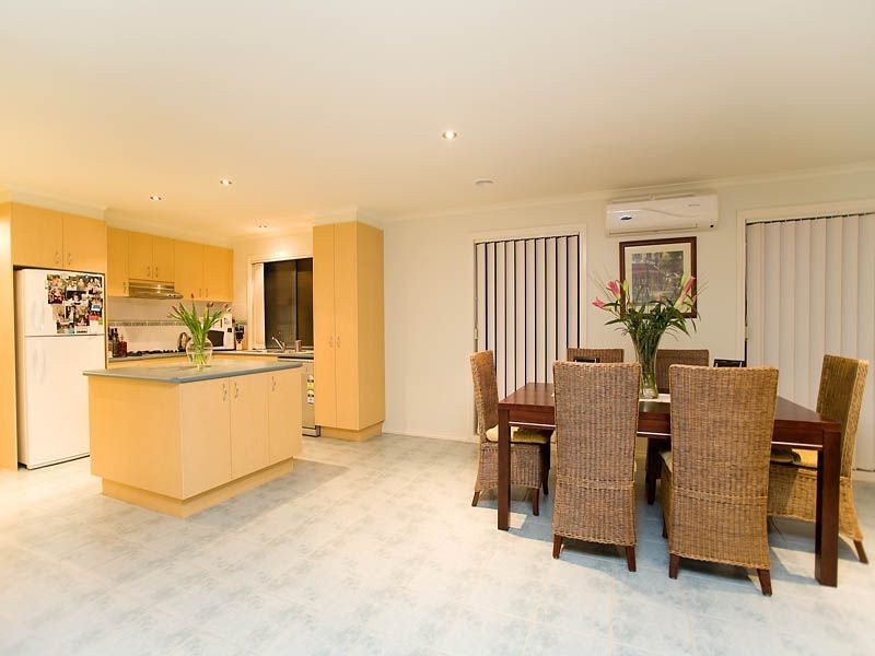 4 Clyde Close, Taylors Hill VIC 3037