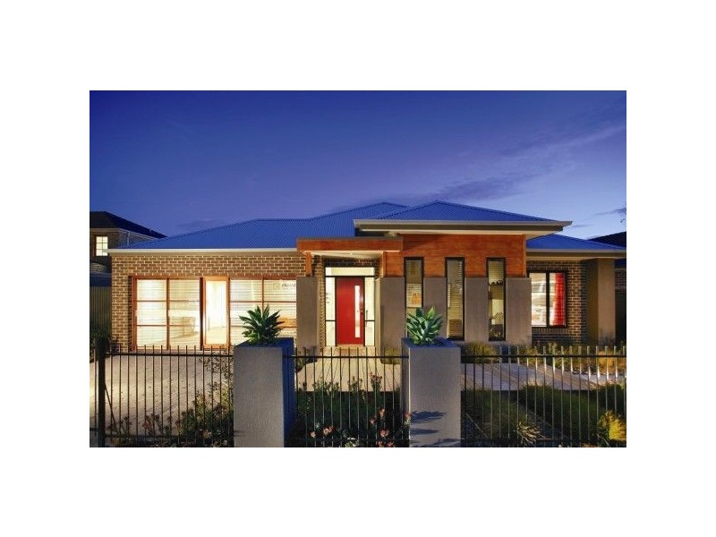 8 Selwyn Close, Caroline Springs VIC 3023