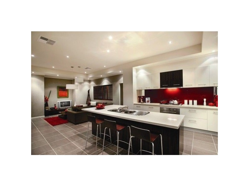 8 Selwyn Close, Caroline Springs VIC 3023