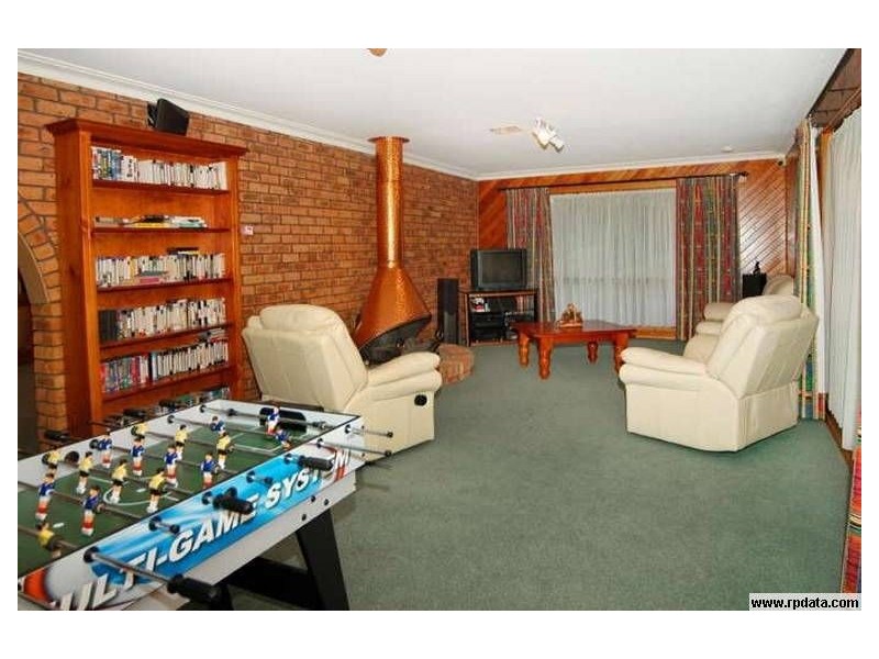 19 Burrowye Crescent, Taylors Lakes VIC 3038
