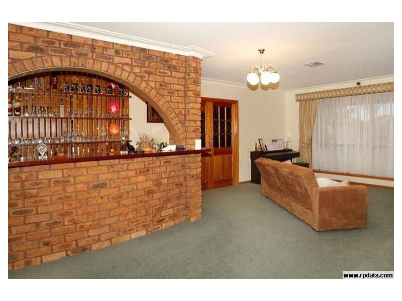 19 Burrowye Crescent, Taylors Lakes VIC 3038