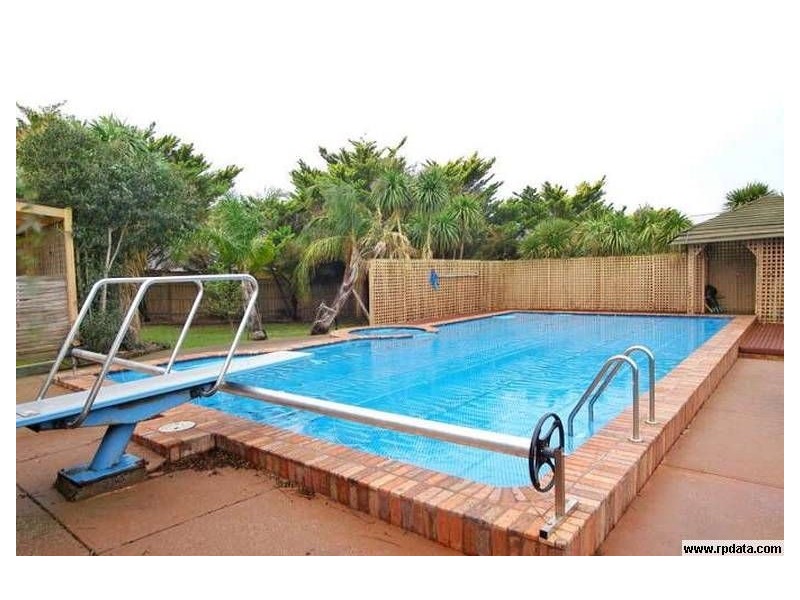 19 Burrowye Crescent, Taylors Lakes VIC 3038