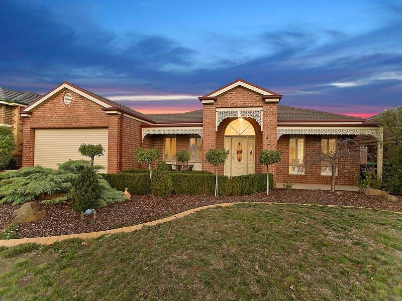 8 Midland Way, Taylors Lakes VIC 3038