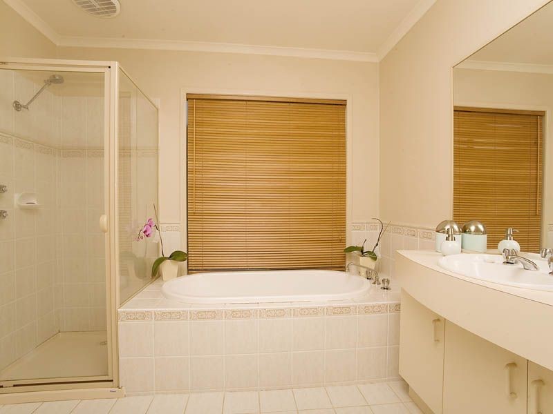 52 Botanic Drive, Hillside VIC 3037