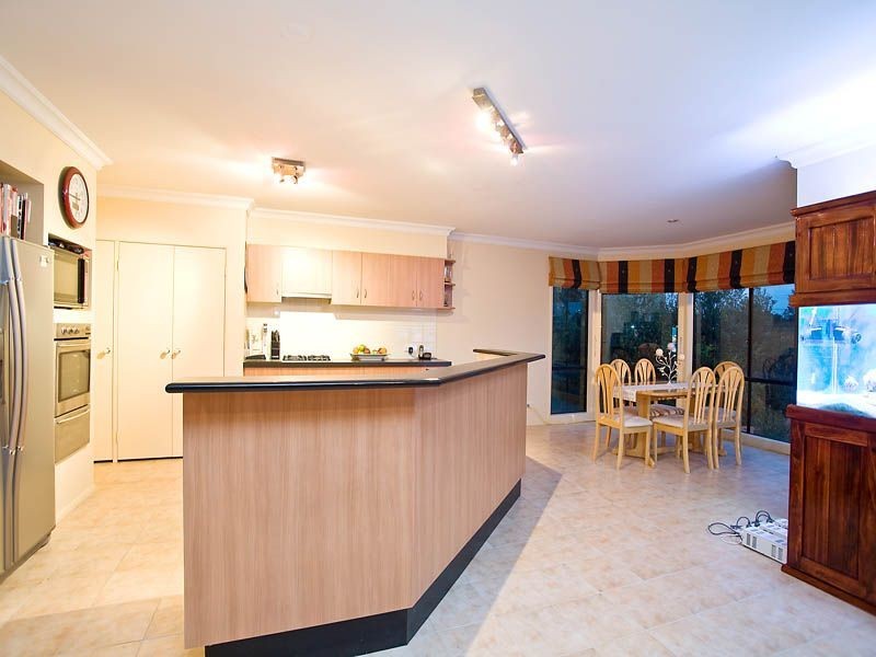 18  Streeton Court, Taylors Lakes VIC 3038